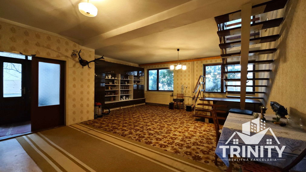 REZERVOVANÉ - Na predaj 5-izbový rodinný dom s garážou v obci Mojzesovo - EXKLUZÍVNE