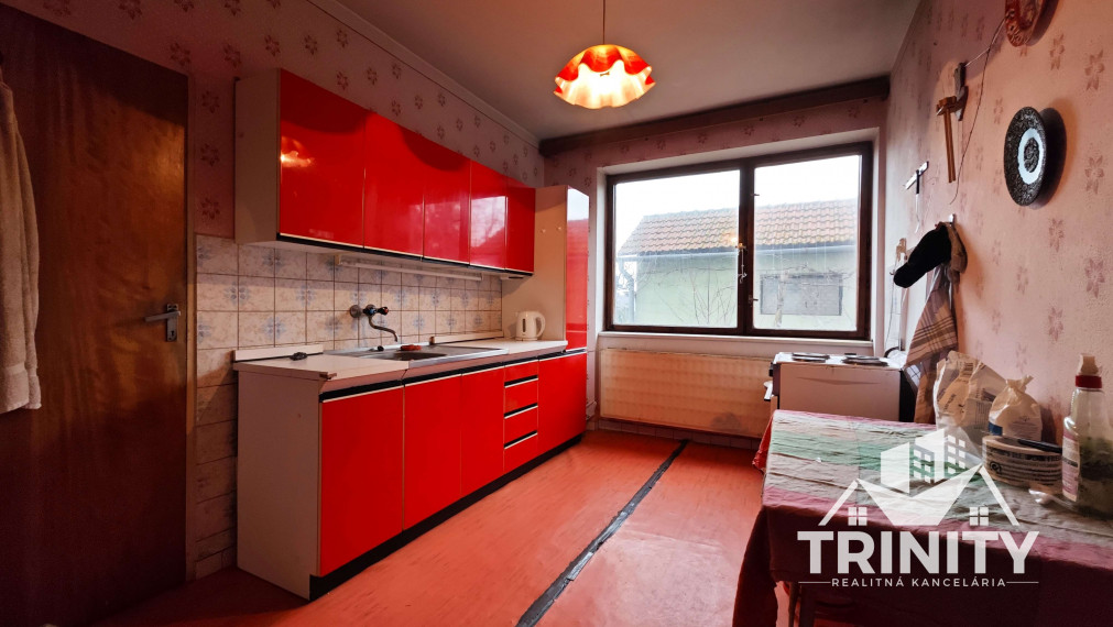 REZERVOVANÉ - Na predaj 5-izbový rodinný dom s garážou v obci Mojzesovo - EXKLUZÍVNE