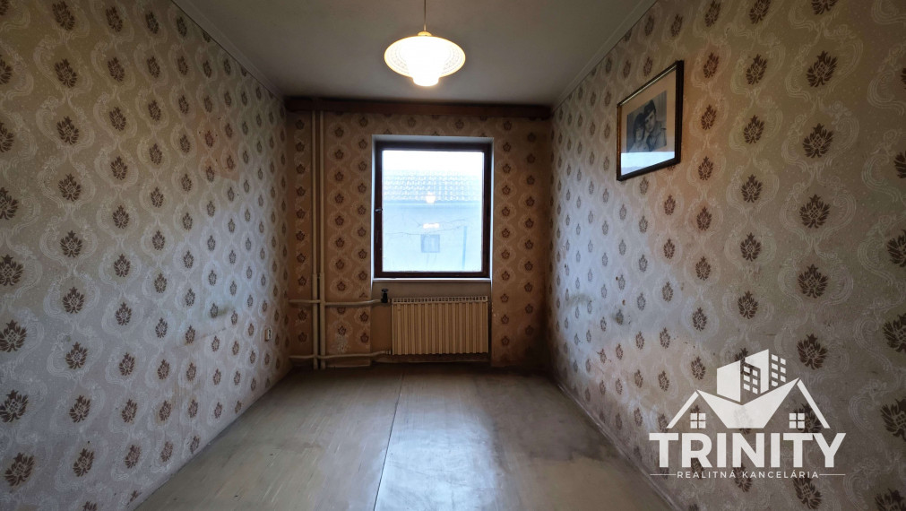 REZERVOVANÉ - Na predaj 5-izbový rodinný dom s garážou v obci Mojzesovo - EXKLUZÍVNE