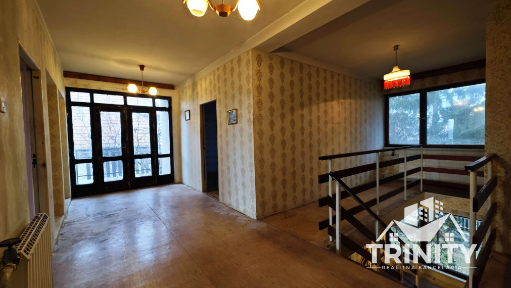 REZERVOVANÉ - Na predaj 5-izbový rodinný dom s garážou v obci Mojzesovo - EXKLUZÍVNE