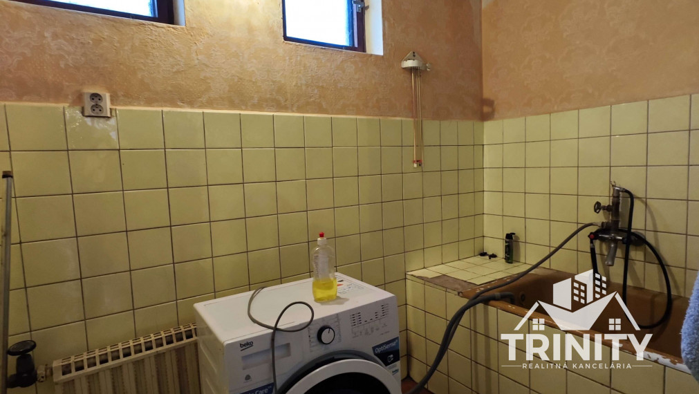 REZERVOVANÉ - Na predaj 5-izbový rodinný dom s garážou v obci Mojzesovo - EXKLUZÍVNE