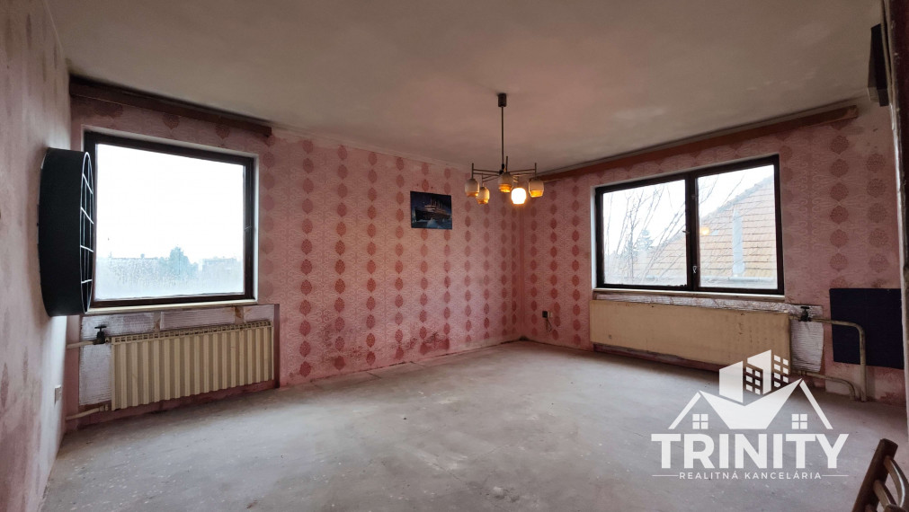 REZERVOVANÉ - Na predaj 5-izbový rodinný dom s garážou v obci Mojzesovo - EXKLUZÍVNE