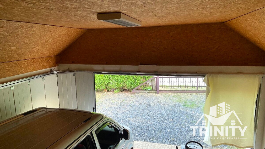 Znížená cena - Na predaj záhradný dom / garáž v obci Radava