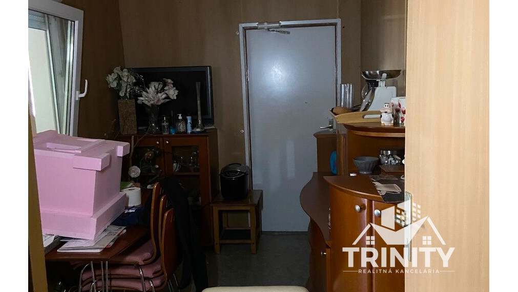 Znížená cena - Na predaj záhradný dom / garáž v obci Radava