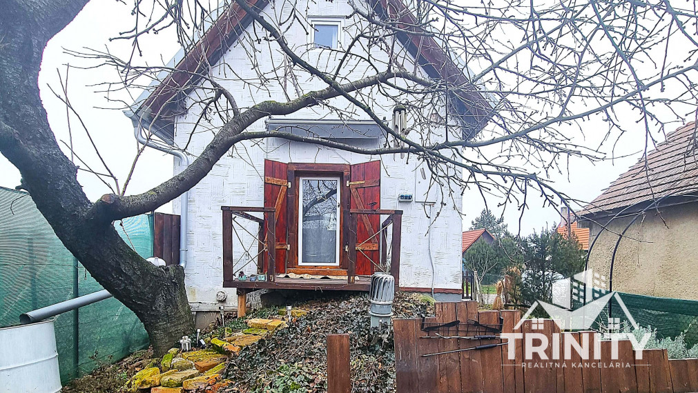 Na predaj dvojpodlažná chata s nádhernou vinnou pivničkou v obci Svätý Peter