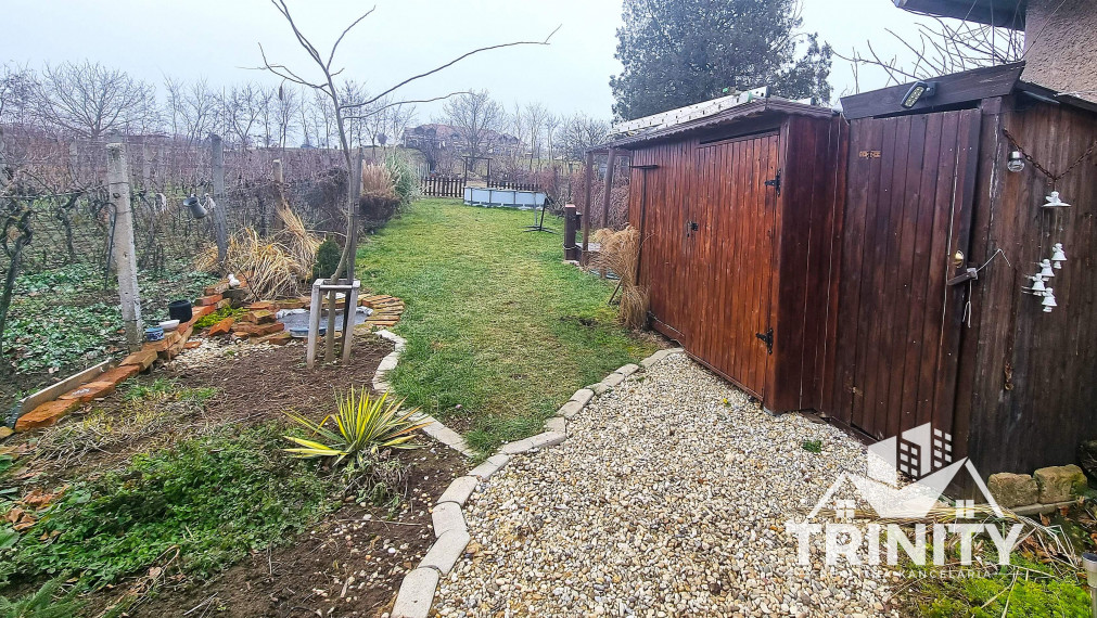 Na predaj dvojpodlažná chata s nádhernou vinnou pivničkou v obci Svätý Peter