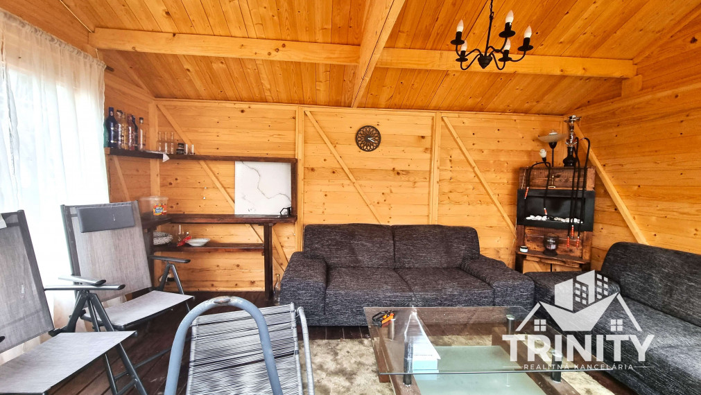 Na predaj dvojpodlažná chata s nádhernou vinnou pivničkou v obci Svätý Peter