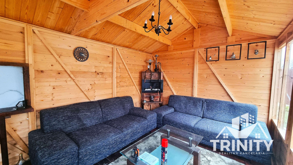 Na predaj dvojpodlažná chata s nádhernou vinnou pivničkou v obci Svätý Peter