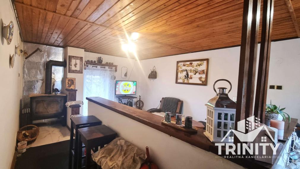 Na predaj dvojpodlažná chata s nádhernou vinnou pivničkou v obci Svätý Peter