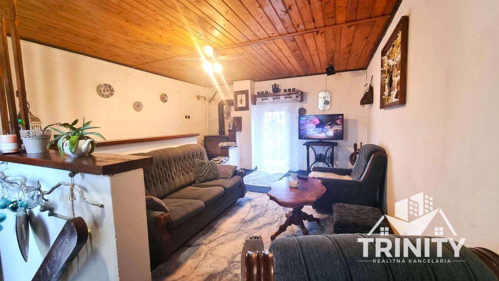 Na predaj dvojpodlažná chata s nádhernou vinnou pivničkou v obci Svätý Peter