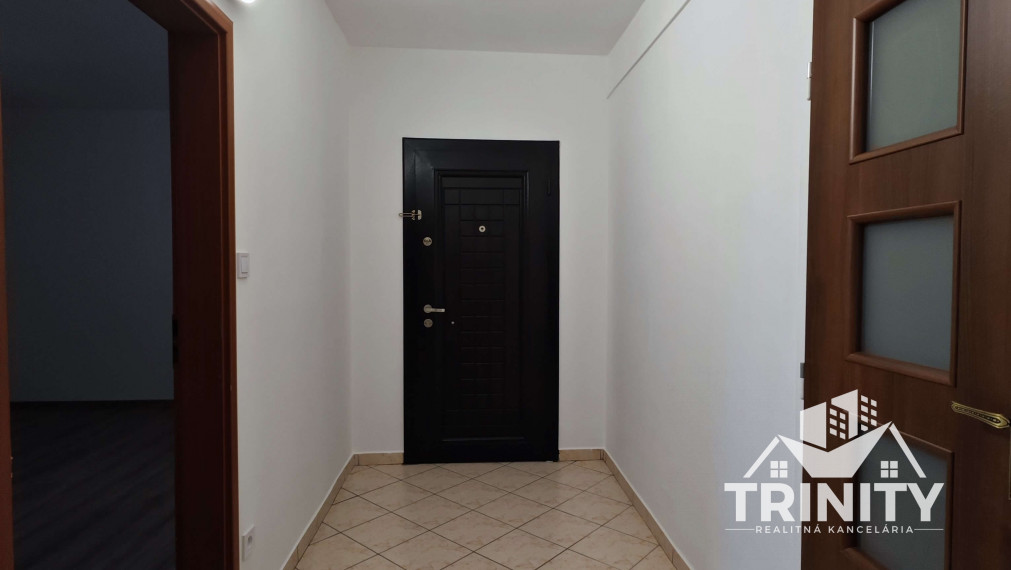 Na prenájom velký 2-izbový byt s balkónom v Nových Zámkoch