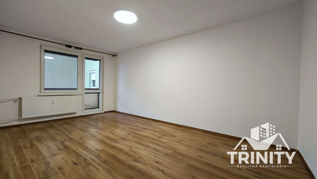 Na prenájom velký 2-izbový byt s balkónom v Nových Zámkoch