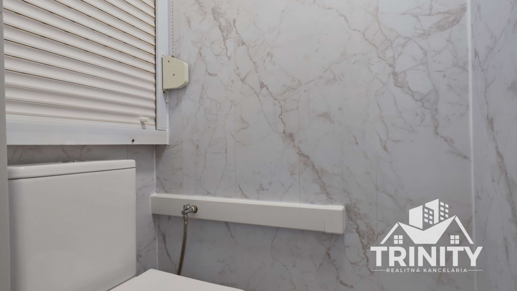 Na prenájom velký 2-izbový byt s balkónom v Nových Zámkoch