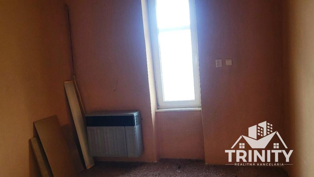 Na predaj budova - obchodný priestor v obci Svodín