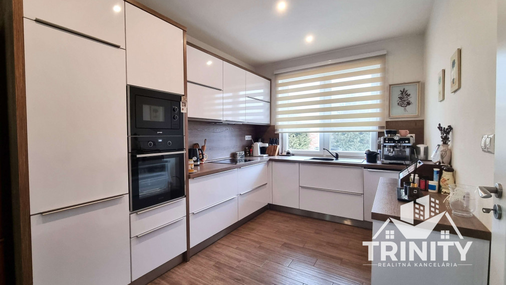 Na predaj nádherný 3-izbový dom so zastrešenou terasou v obci Dvory nad Žitavou