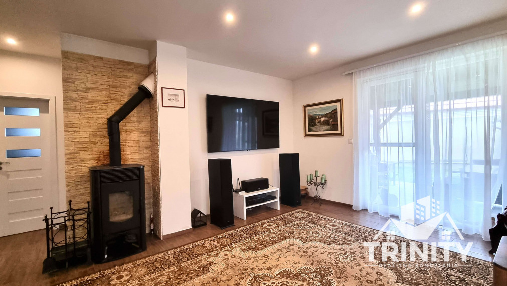 Na predaj nádherný 3-izbový dom so zastrešenou terasou v obci Dvory nad Žitavou