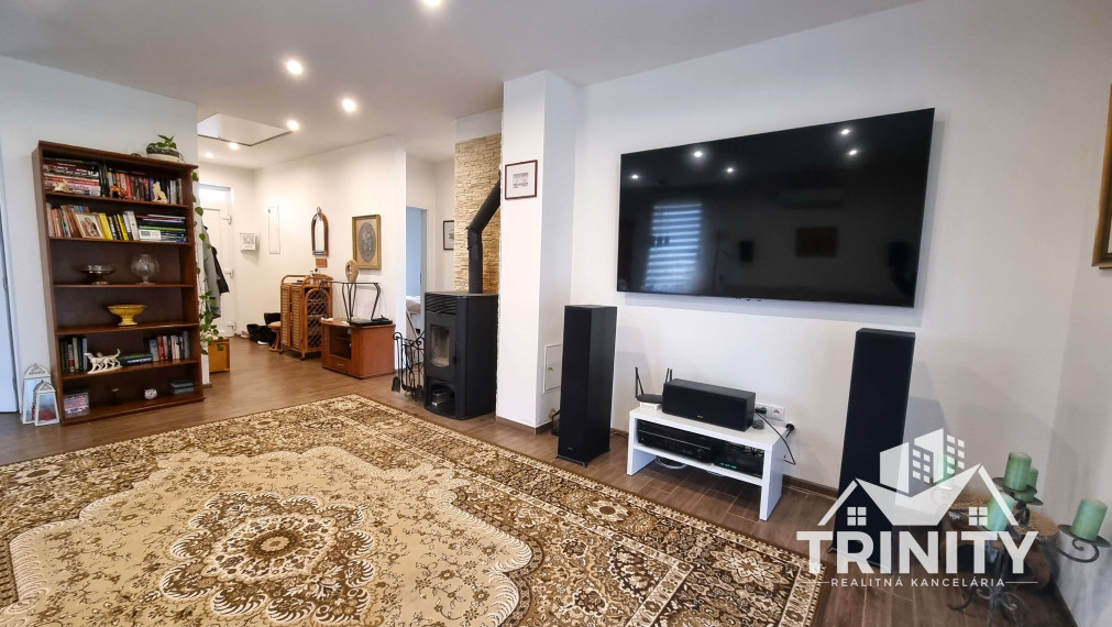 Na predaj nádherný 3-izbový dom so zastrešenou terasou v obci Dvory nad Žitavou