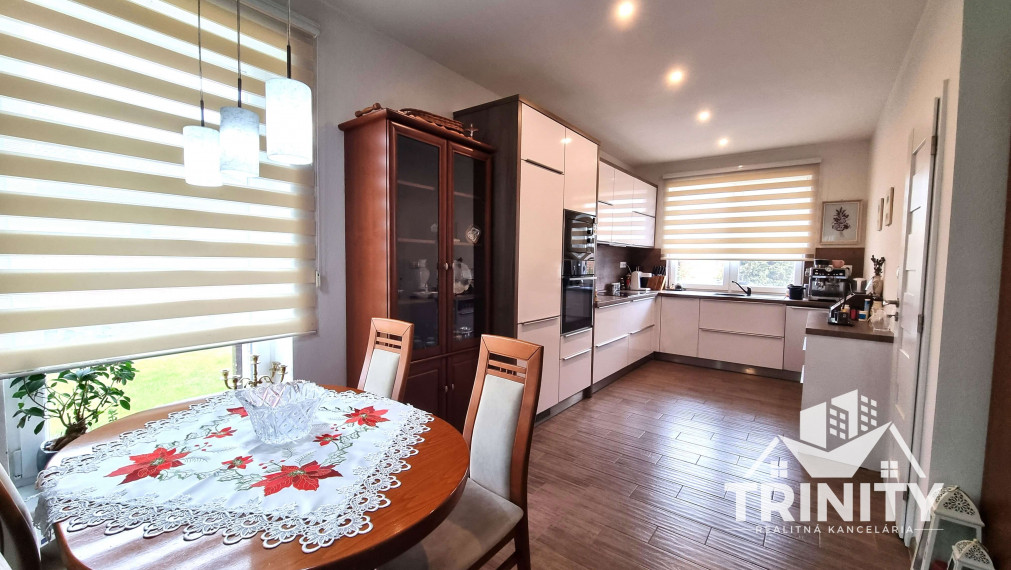 Na predaj nádherný 3-izbový dom so zastrešenou terasou v obci Dvory nad Žitavou