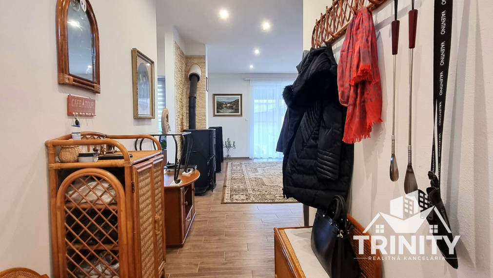 Na predaj nádherný 3-izbový dom so zastrešenou terasou v obci Dvory nad Žitavou