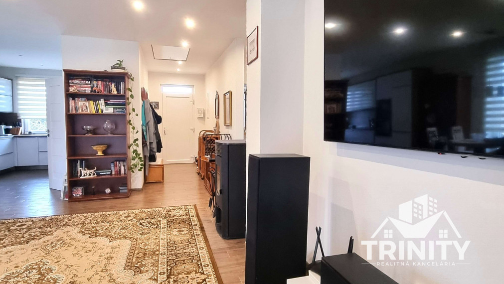 Na predaj nádherný 3-izbový dom so zastrešenou terasou v obci Dvory nad Žitavou