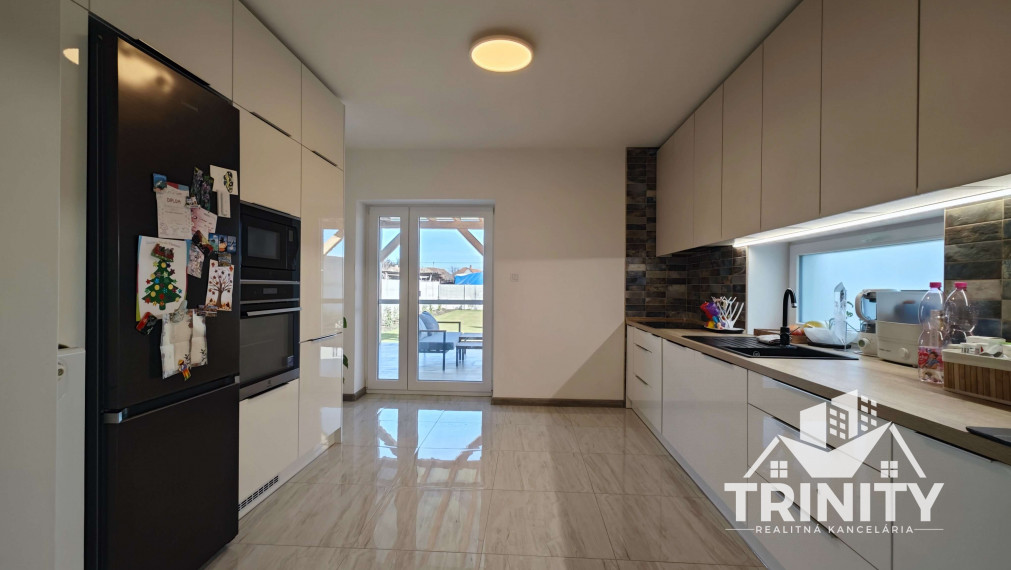 IBA U NÁS - Na predaj 4-izbový rodinný dom v obci Dvory nad Žitavou