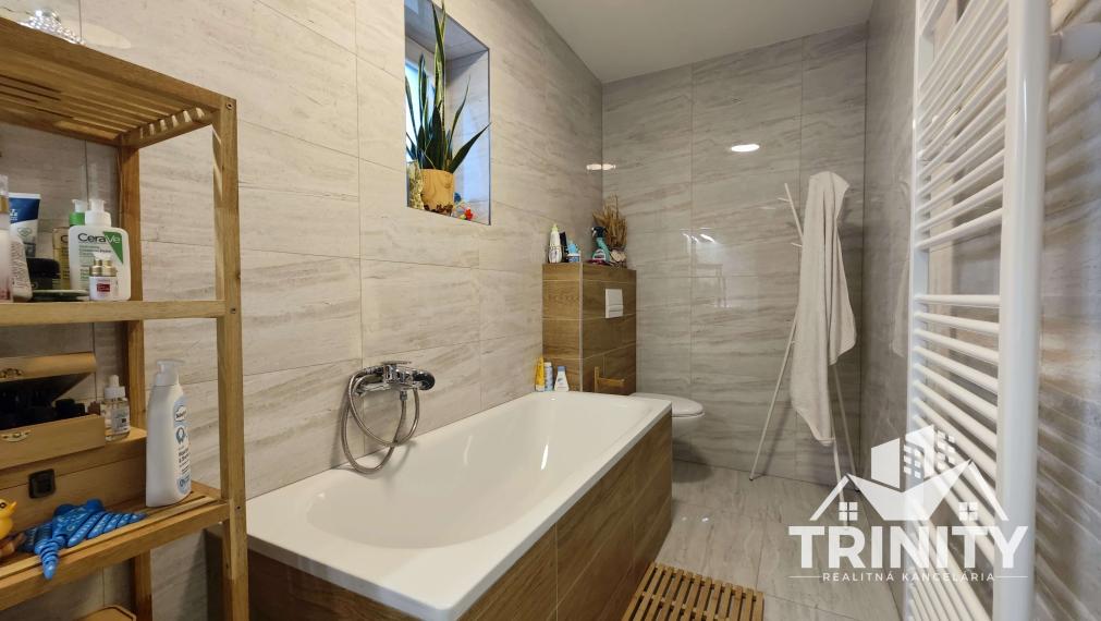 IBA U NÁS - Na predaj 4-izbový rodinný dom v obci Dvory nad Žitavou