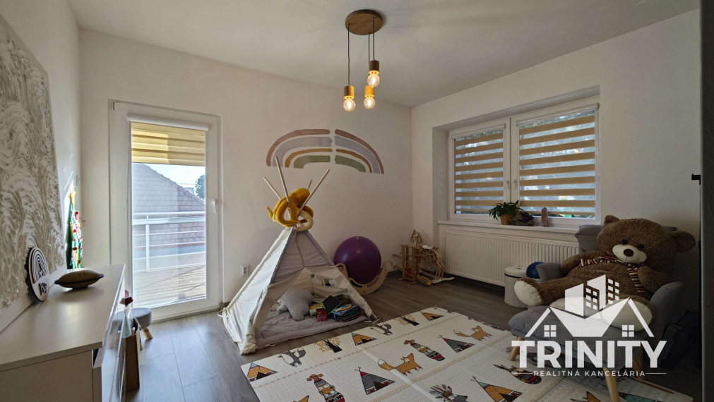 IBA U NÁS - Na predaj 4-izbový rodinný dom v obci Dvory nad Žitavou