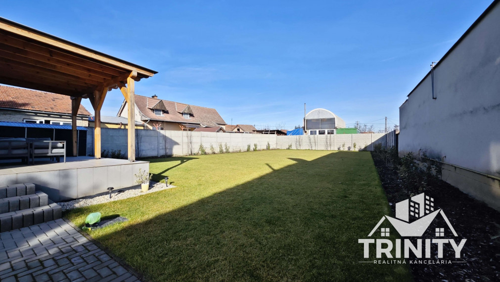 IBA U NÁS - Na predaj 4-izbový rodinný dom v obci Dvory nad Žitavou