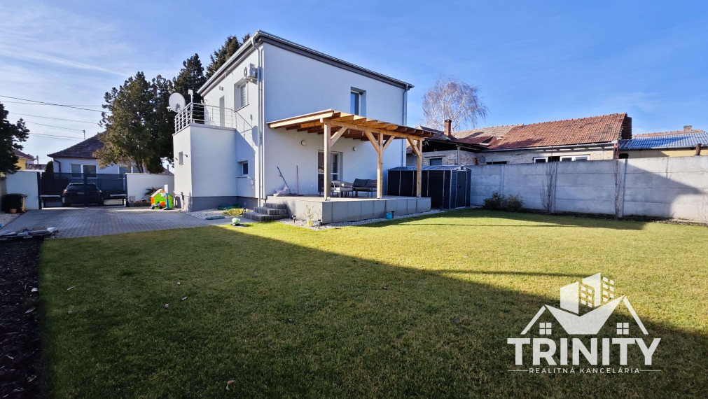 IBA U NÁS - Na predaj 4-izbový rodinný dom v obci Dvory nad Žitavou