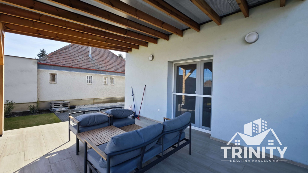 IBA U NÁS - Na predaj 4-izbový rodinný dom v obci Dvory nad Žitavou