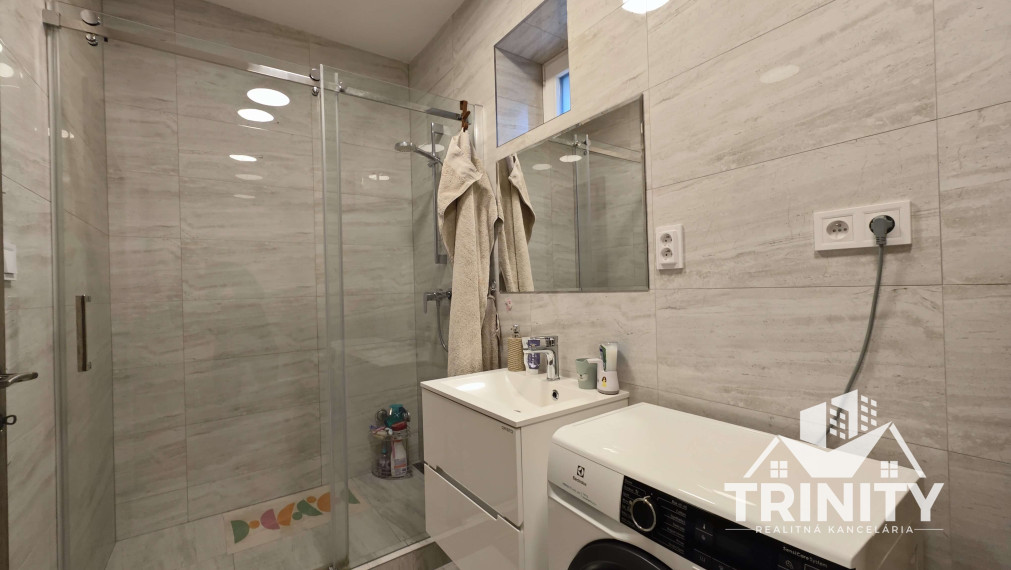 IBA U NÁS - Na predaj 4-izbový rodinný dom v obci Dvory nad Žitavou