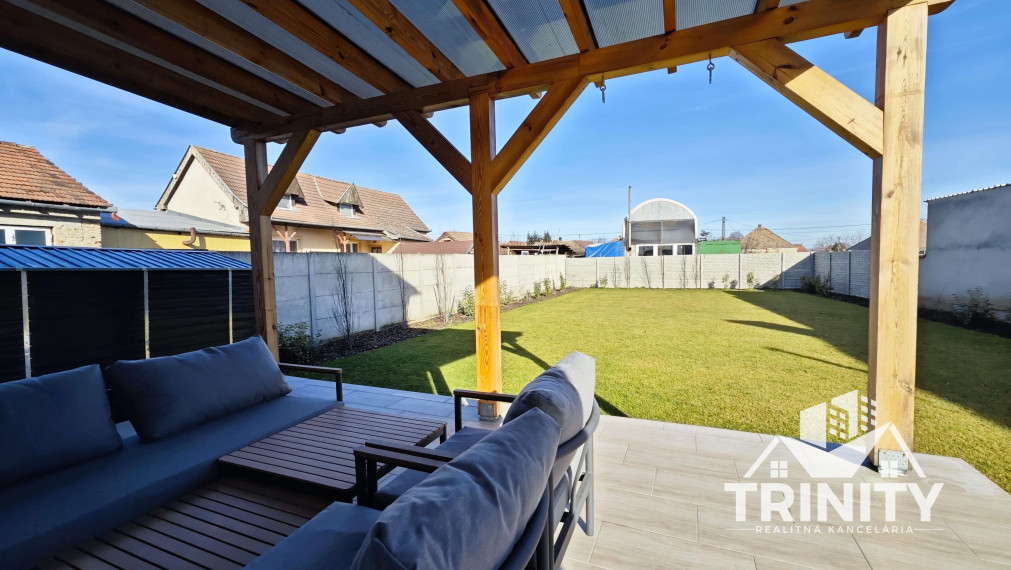 IBA U NÁS - Na predaj 4-izbový rodinný dom v obci Dvory nad Žitavou