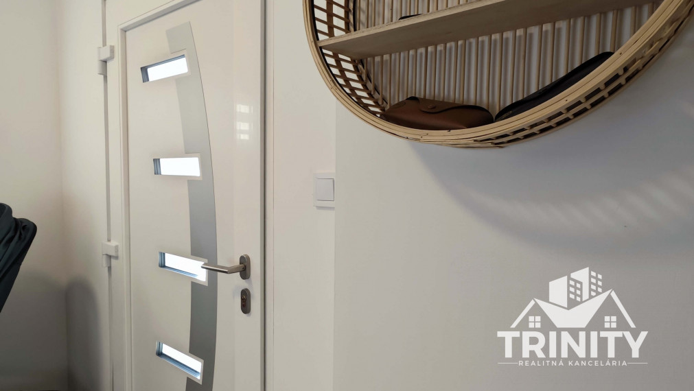 IBA U NÁS - Na predaj 4-izbový rodinný dom v obci Dvory nad Žitavou