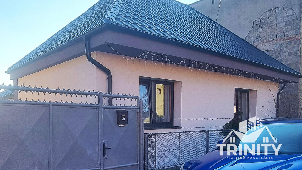 Rezervované - Na predaj 4-izbový rodinný dom so zastrešenou terasou v meste Šurany