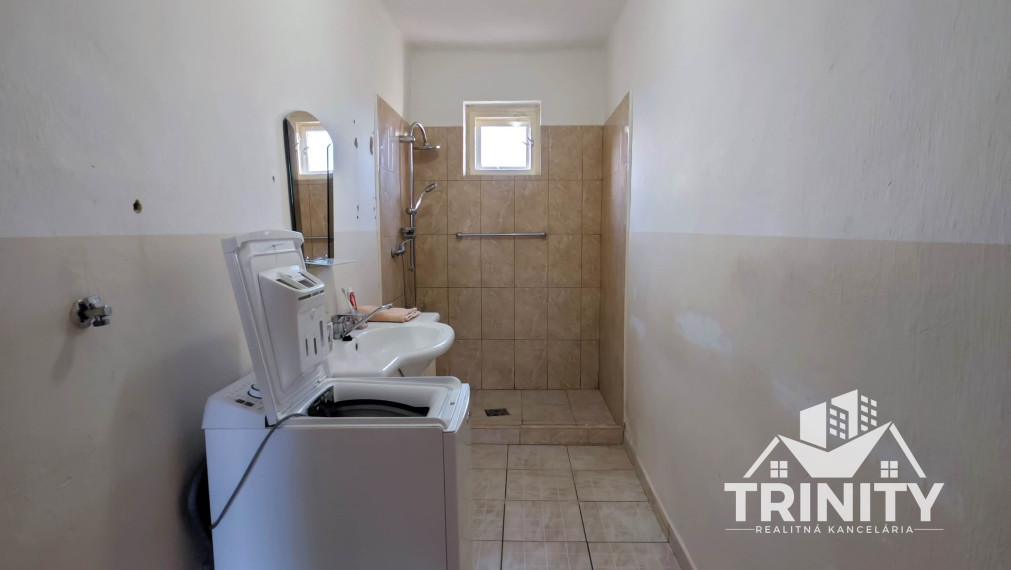 Na predaj poschodový 5-izbový rodinný dom v obci Pribeta