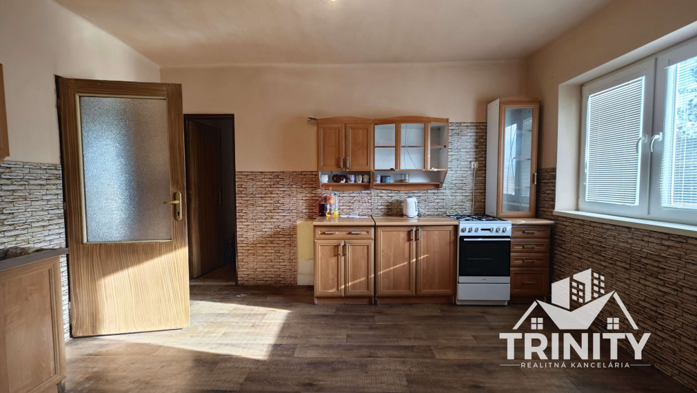 Na predaj poschodový 5-izbový rodinný dom v obci Pribeta