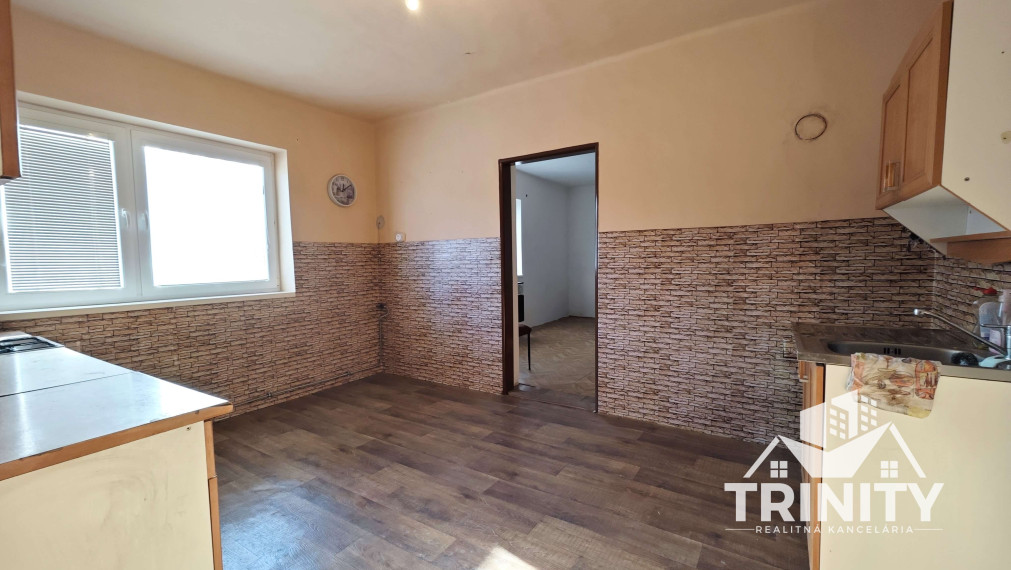 Na predaj poschodový 5-izbový rodinný dom v obci Pribeta