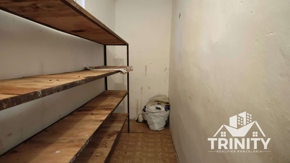 Na predaj poschodový 5-izbový rodinný dom v obci Pribeta