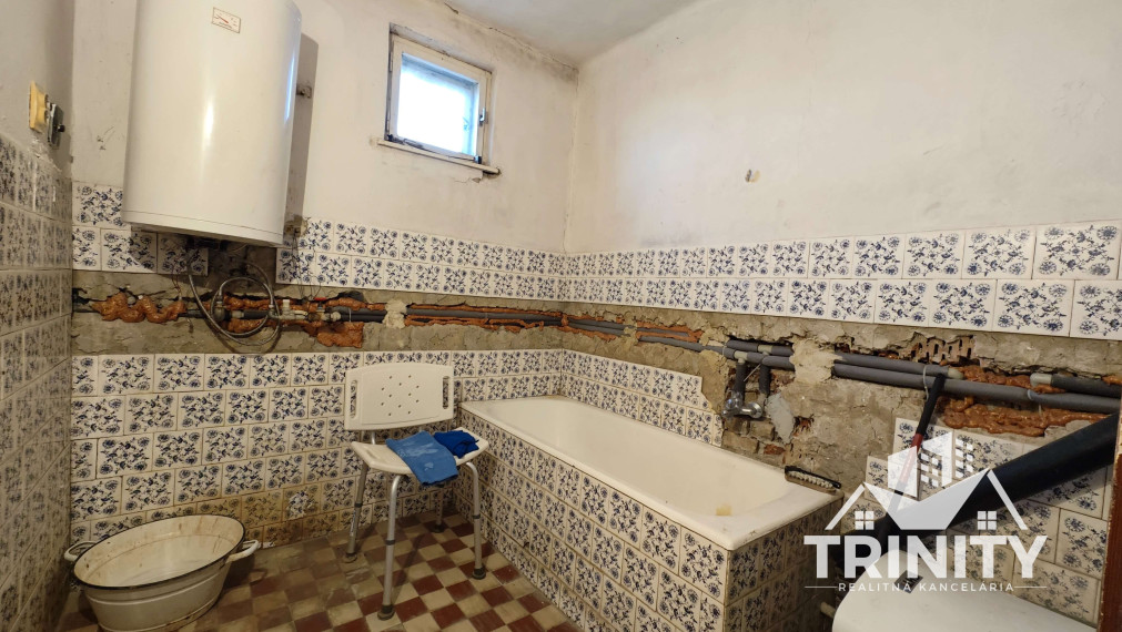 Na predaj poschodový 5-izbový rodinný dom v obci Pribeta