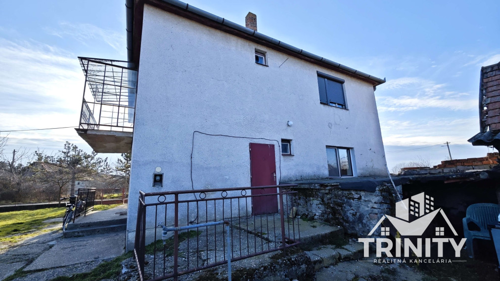 Na predaj poschodový 5-izbový rodinný dom v obci Pribeta