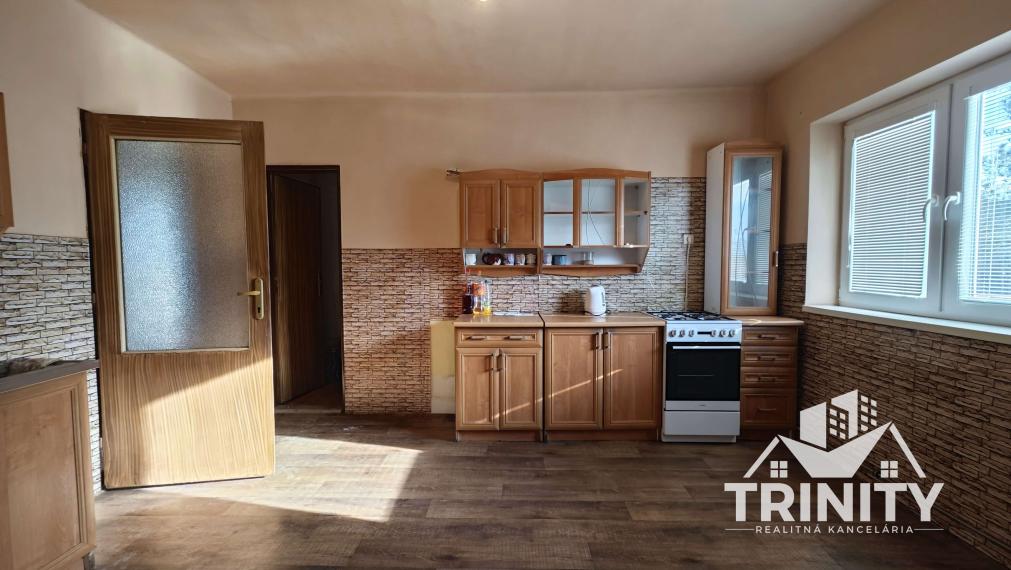 Na predaj 5-izbový rodinný dom s veľkým pozemkom v obci Pribeta