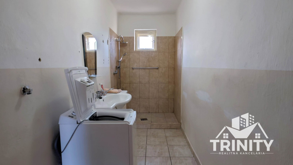 Na predaj 5-izbový rodinný dom s veľkým pozemkom v obci Pribeta