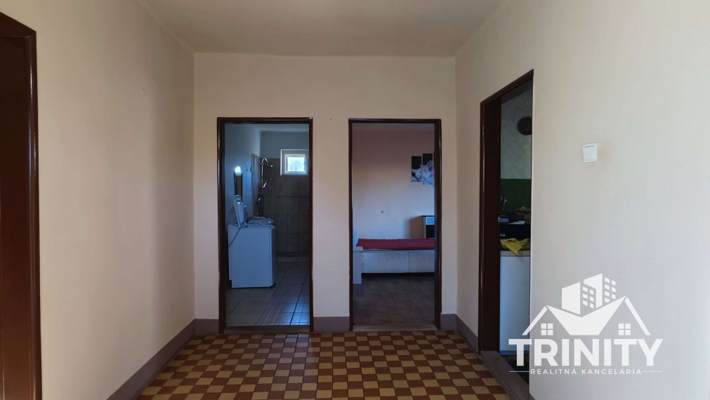 Na predaj 5-izbový rodinný dom s veľkým pozemkom v obci Pribeta