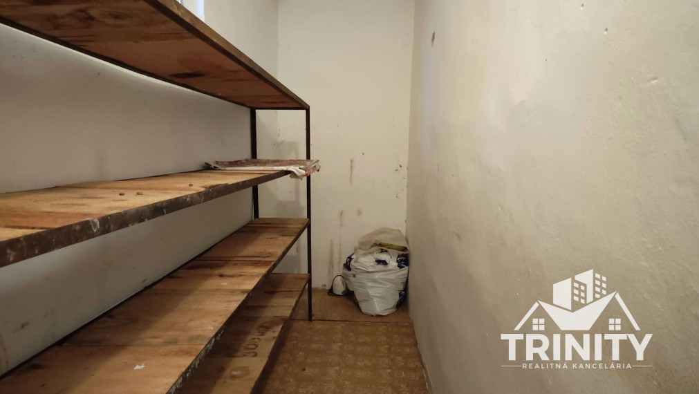 Na predaj 5-izbový rodinný dom s veľkým pozemkom v obci Pribeta