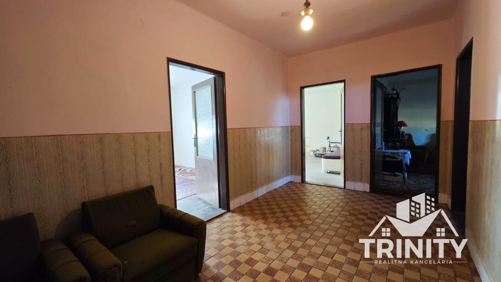 Na predaj 5-izbový rodinný dom s veľkým pozemkom v obci Pribeta