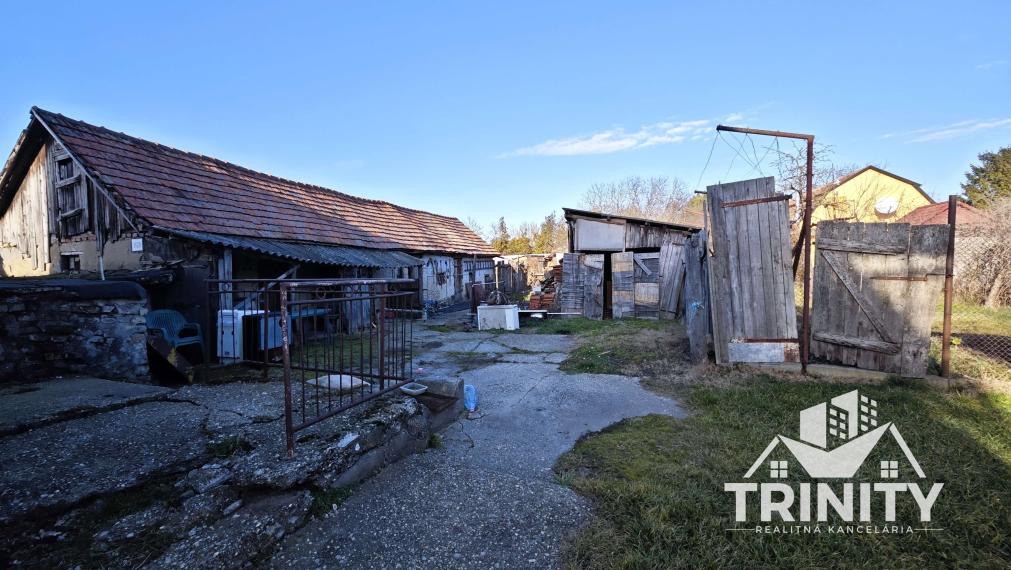 Na predaj 5-izbový rodinný dom s veľkým pozemkom v obci Pribeta