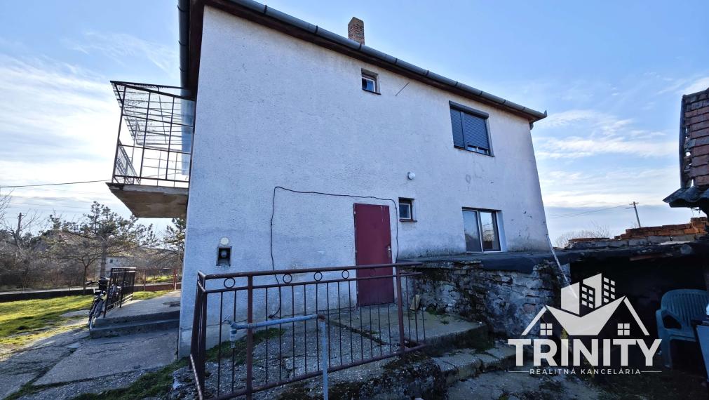 Na predaj 5-izbový rodinný dom s veľkým pozemkom v obci Pribeta