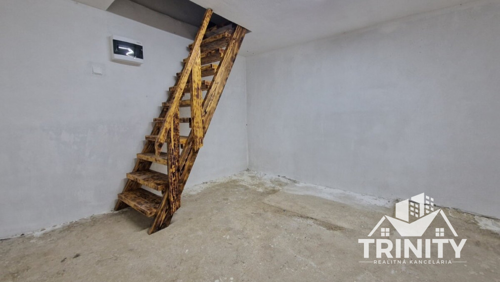 NA PREDAJ Viničný domček