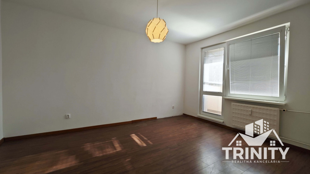 IBA U NAS - Na prenájom 1-izbový byt s loggiou v Nových Zámkoch