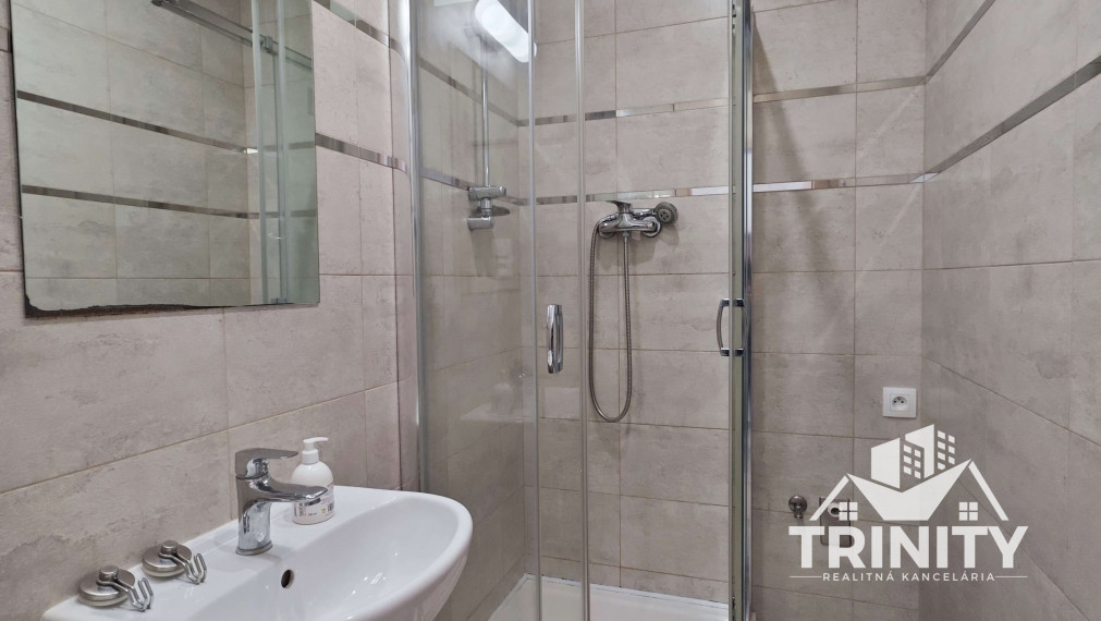 IBA U NAS - Na prenájom 1-izbový byt s loggiou v Nových Zámkoch